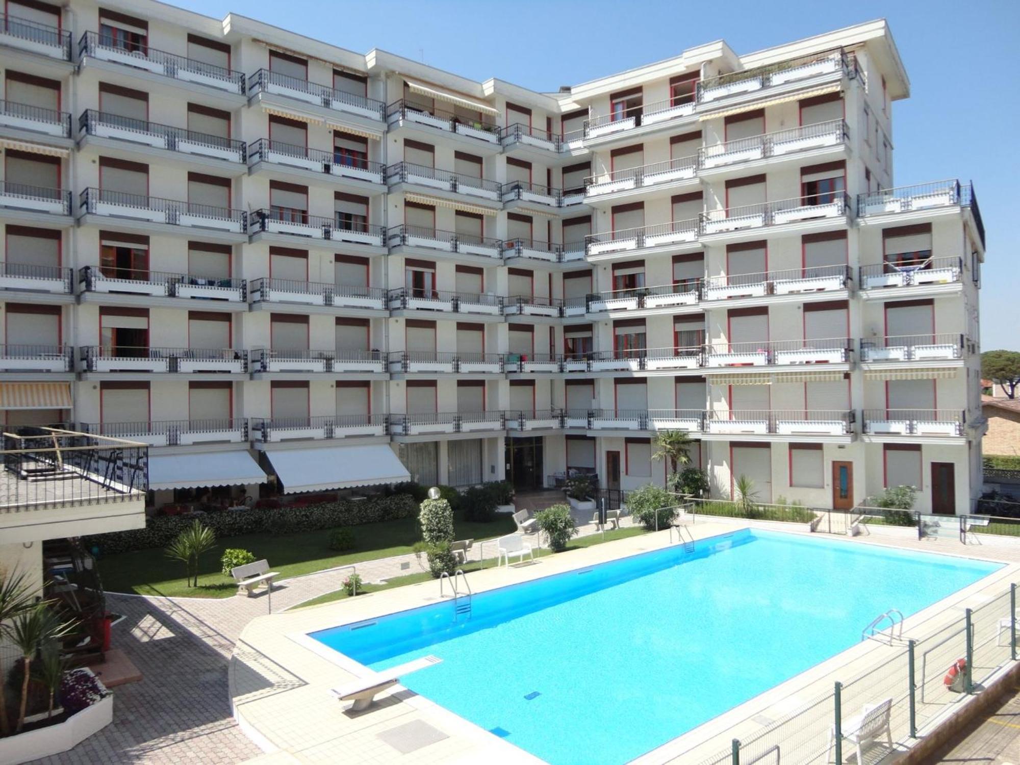 Bright Apartment With Pool Porto Santa Margherita Exterior foto